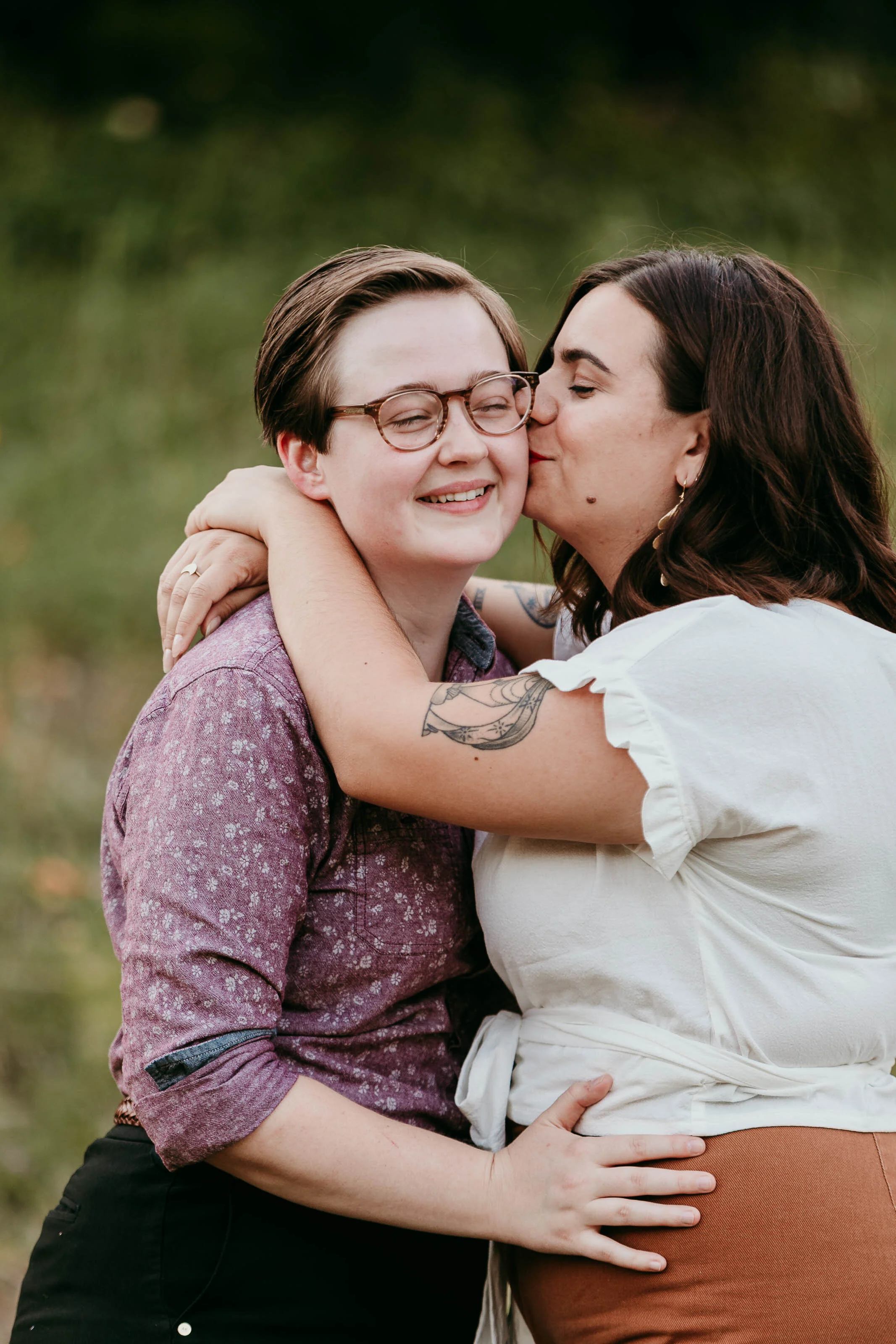 Hannah &amp; Rae | Engagement Session at Blunn Creek Greenbelt