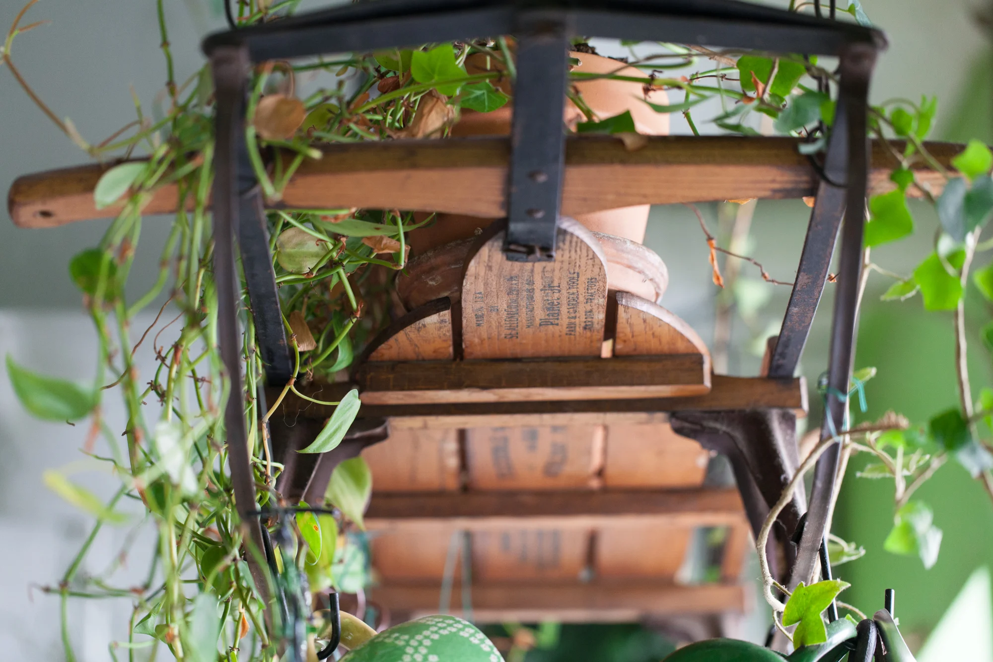 A close-up on the underside of the flexible flyer. You'll see the S hooks that are used to hang pots, pans and coffee mugs. 