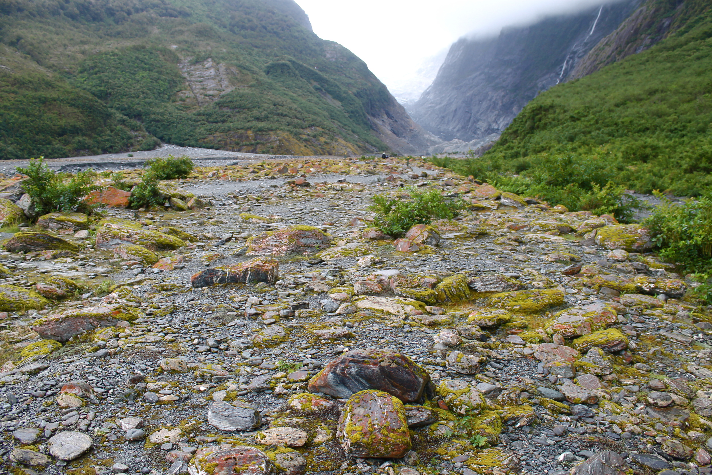 The rocky valley leading up the glacier had a Jackson Pollock-y look to it. 