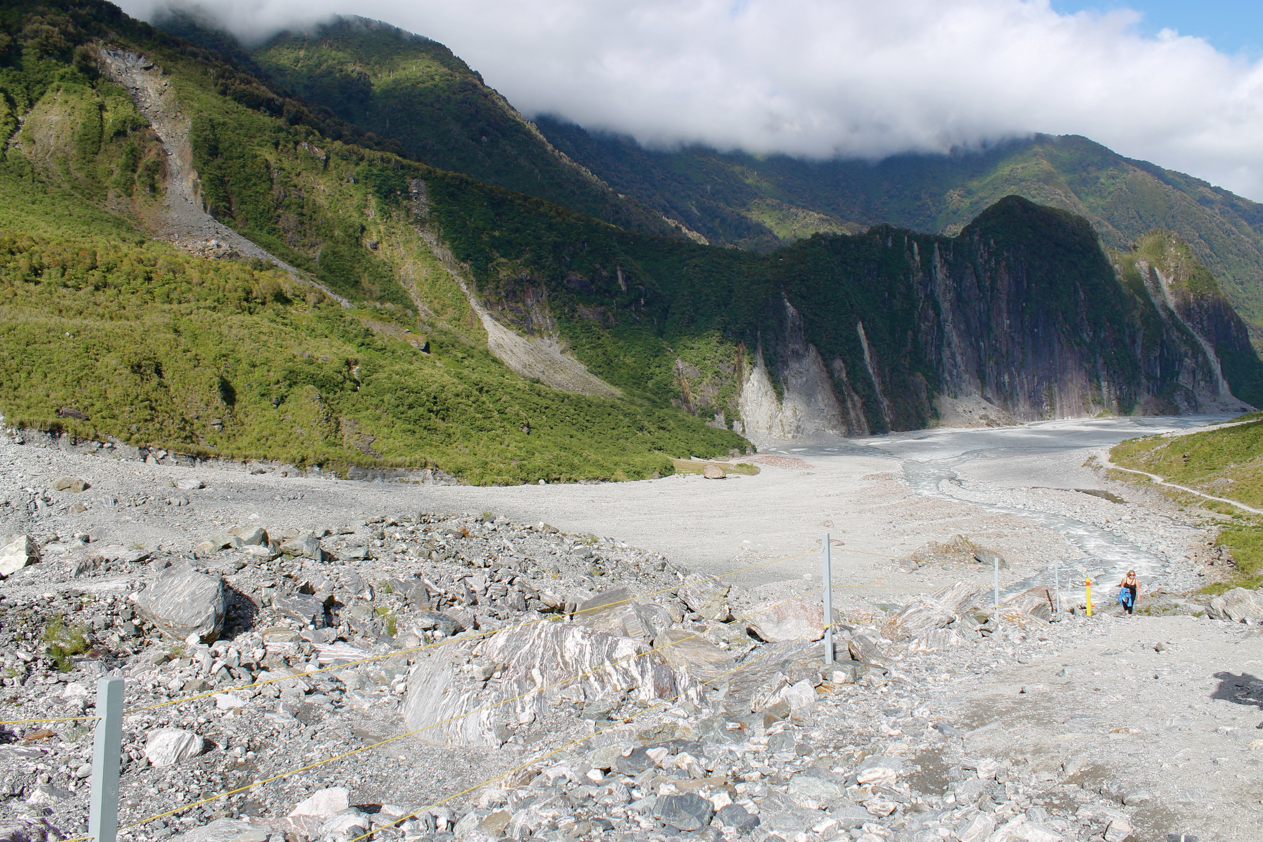 Again, note tiny Sandy in the massive valley. 