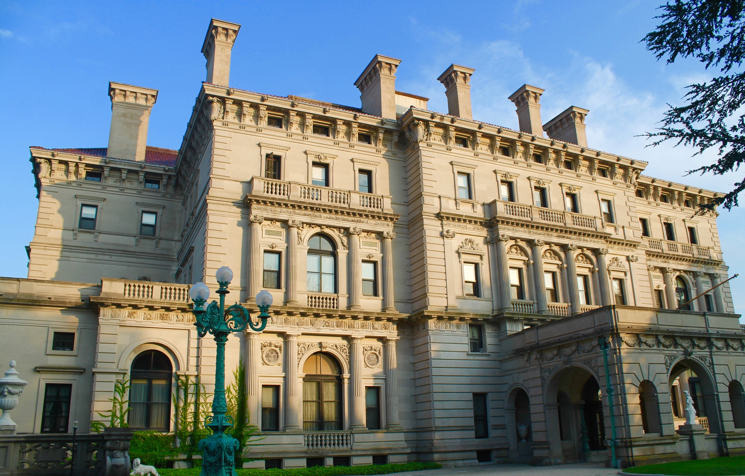 Visiting the Vanderbuilt Mansion in Newport, Rhode Island. 