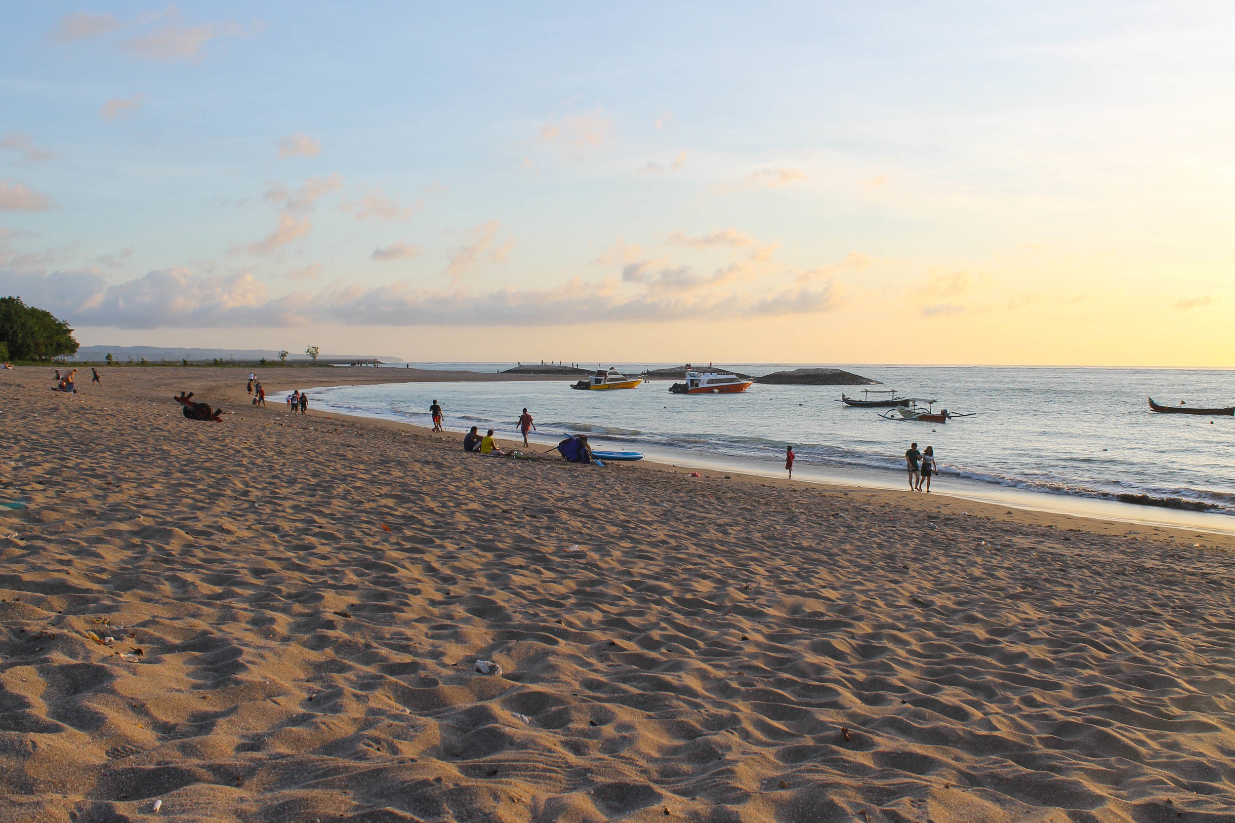 Ok so the beach doesn't actually look filthy. BUT IT IS. I swear to you. 