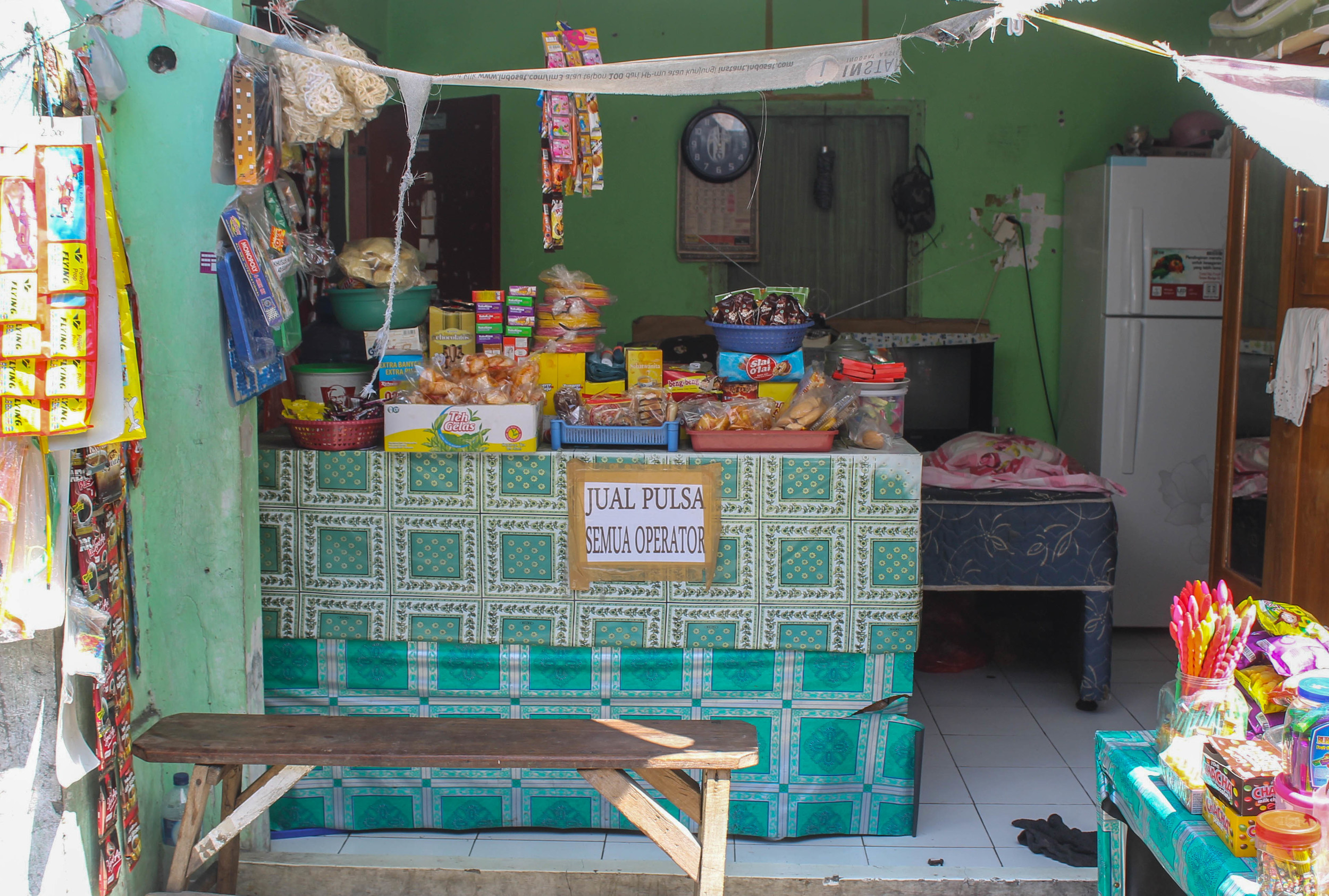 Little corner store where you can stock up on one of my favorite parts of traveling: weird foreign candy. 