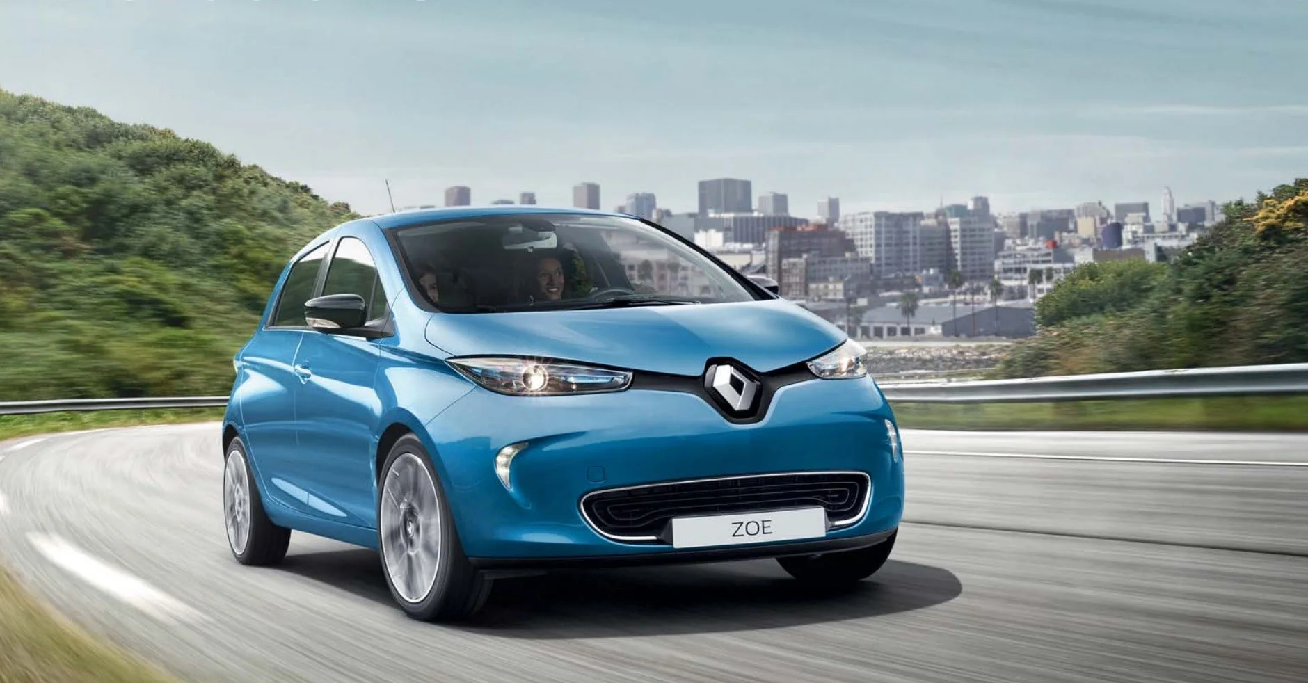 Renault-Zoe-Blue-Driving.jpg