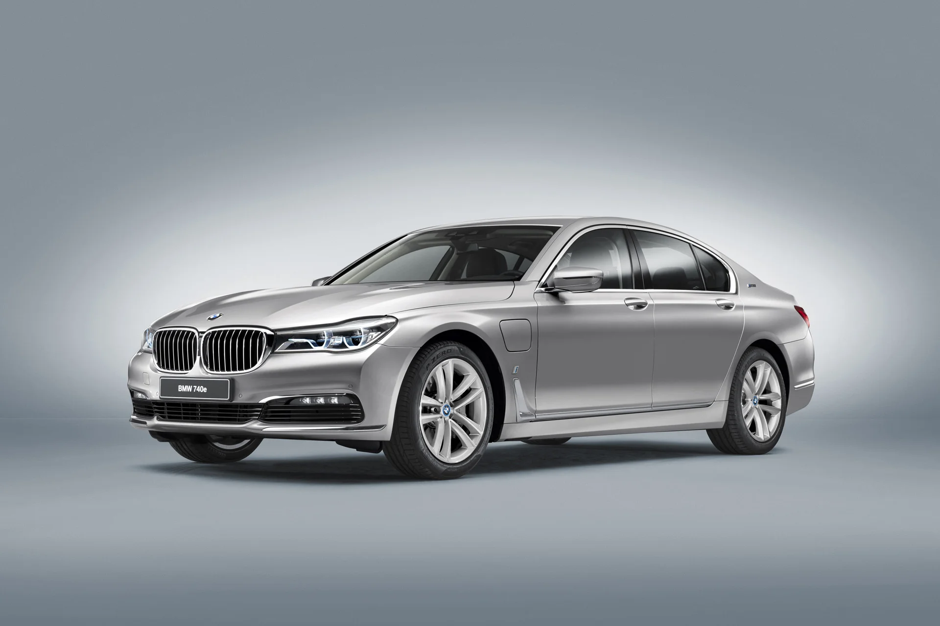 2016-bmw-7-series_100545676_h.jpg
