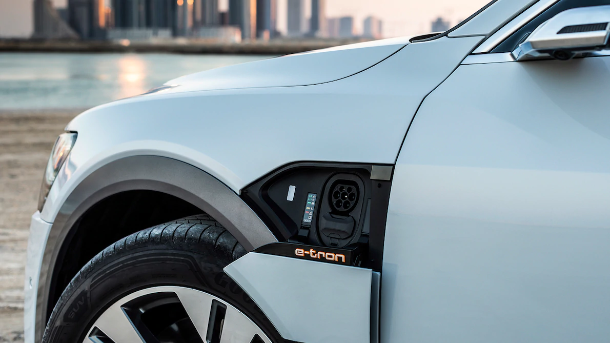 2019-Audi-E-Tron-16.jpg