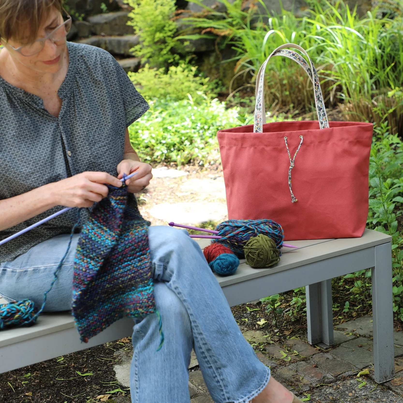 Calla+Simple+Tote+in+desert+coral+canvas+%7C+threadandwhisk.jpg