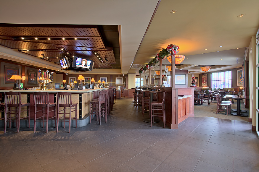 HOULIHANS DULLES 003.jpg