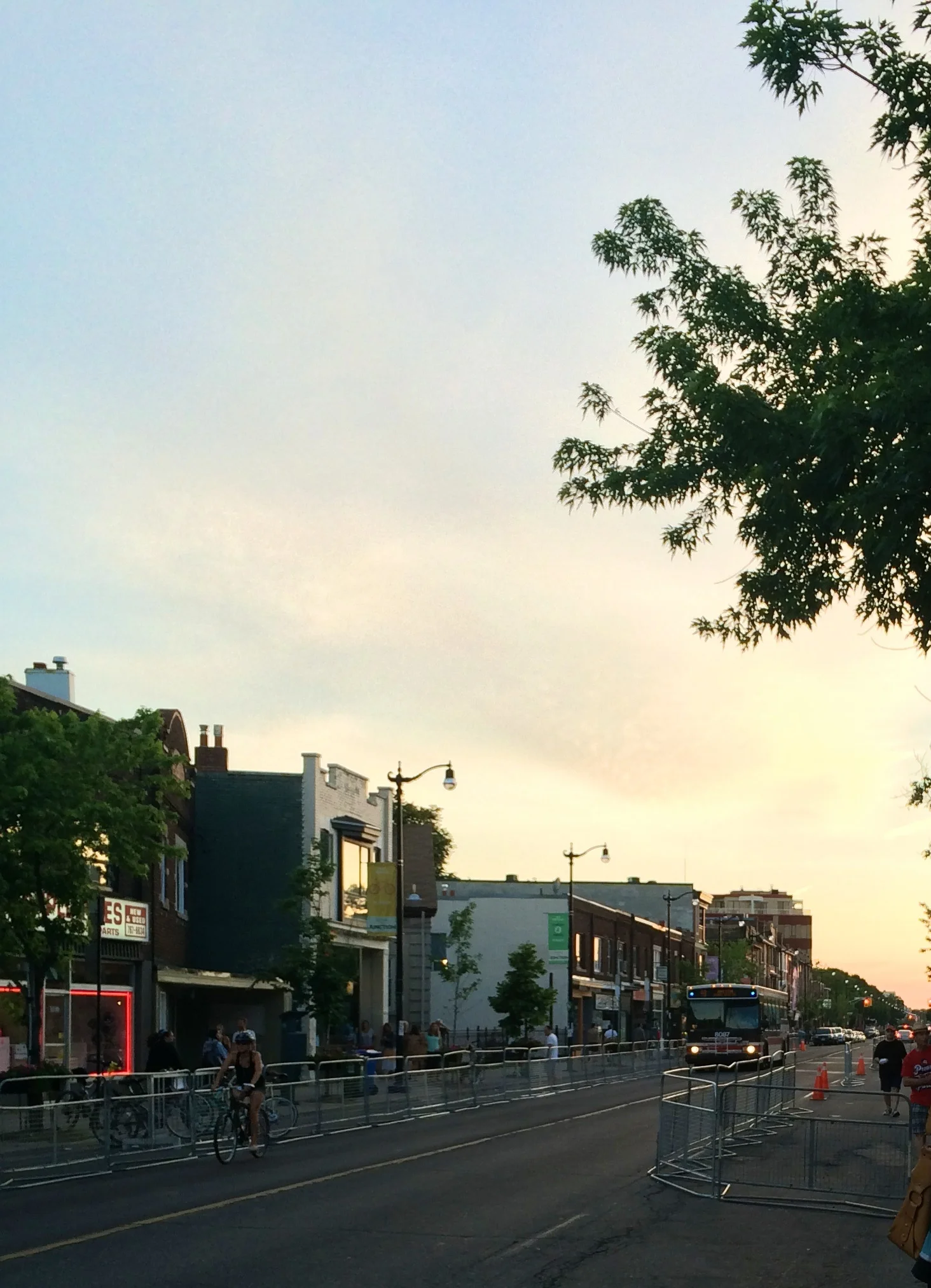 Leslie Gordon - Toronto, Ontario, Canada (EDT)