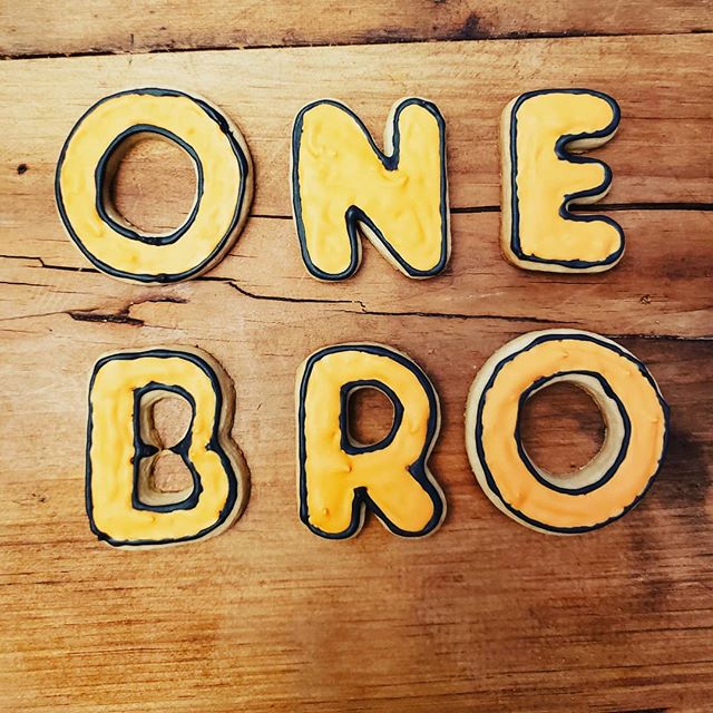One Bro cookies!! They look great and taste amazing. They don't stand a shot at making it through the night. .
.
#cookies #onebropizzaco #sweettreat #weekend #itsonebropizzacoseason