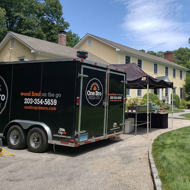 Front yard, side yard, back yard; you want pizza, we will make it work. .
.
.
#pizzaforeveryone #pizzaparty #catering #onebropizzaco #newcanaan #pizzaislife