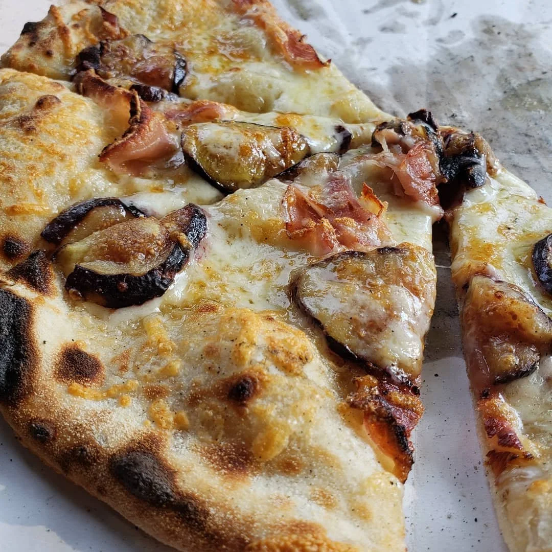 Graduation and 18th birthday party all in one!
Fresh fig and spec pie
Hot sopressata, buffalo mozz, and roasted red peppers
.
.
#onebropizzaco #woodfiredpizza #pizza #catering #norwalkct #sogood