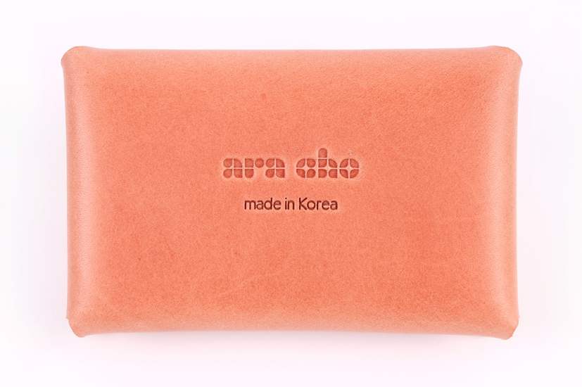 Bifold snap card case