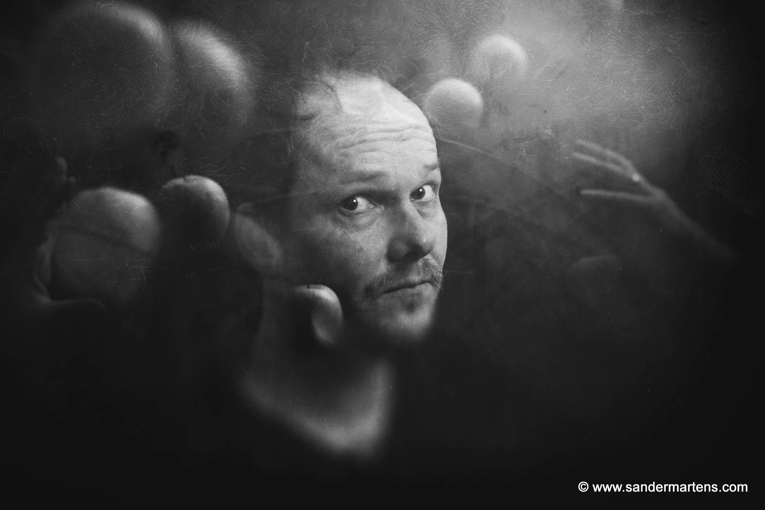 _SM_7198_burn_levels_vignet_blur_analogwetplate_curves_BW_crop2.jpg