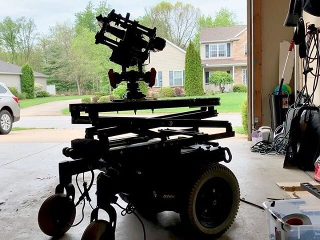 Remote filming Cine robot POC stage 3: Camera/gimbal lift platform and quick swap battery system.  Next steps are removing existing controls and swapping to wireless RC remote control module and USB programing via Raspberry PI. @mutinyfilm #robot #ci