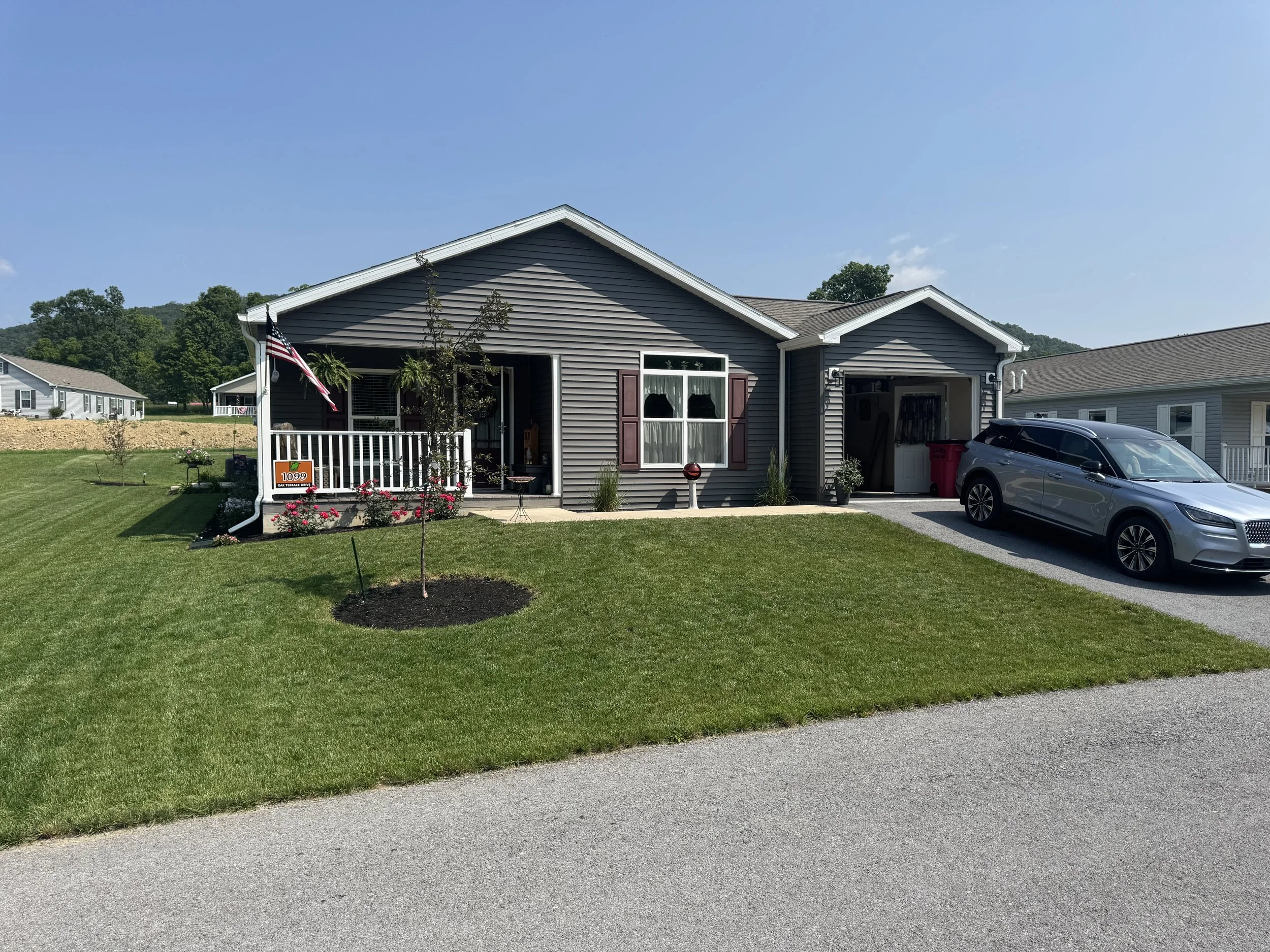 1099 Oak Terrace.jpeg