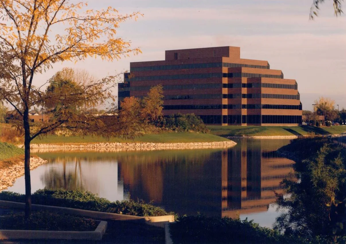 One Oakmont Plaza