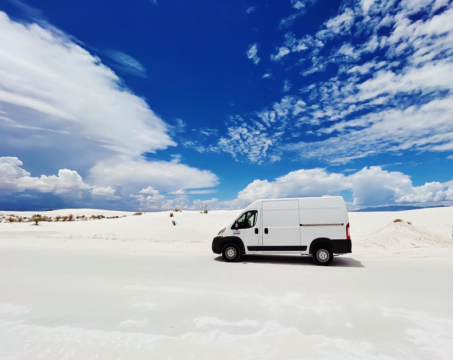 Judy visits White Sands National Park. ✌🏻💗🚐