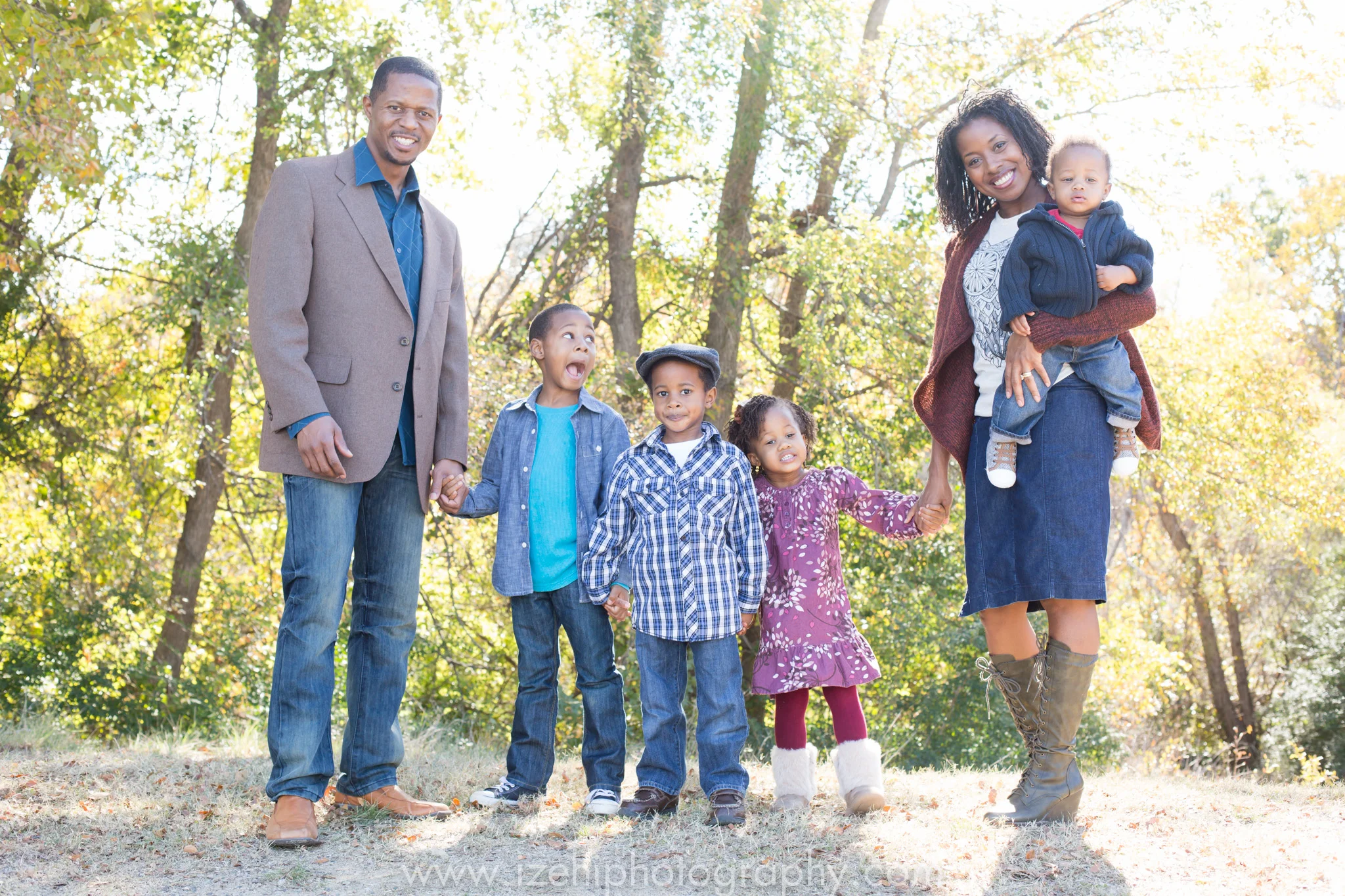 Fun Fall Outdoor Family Portraits