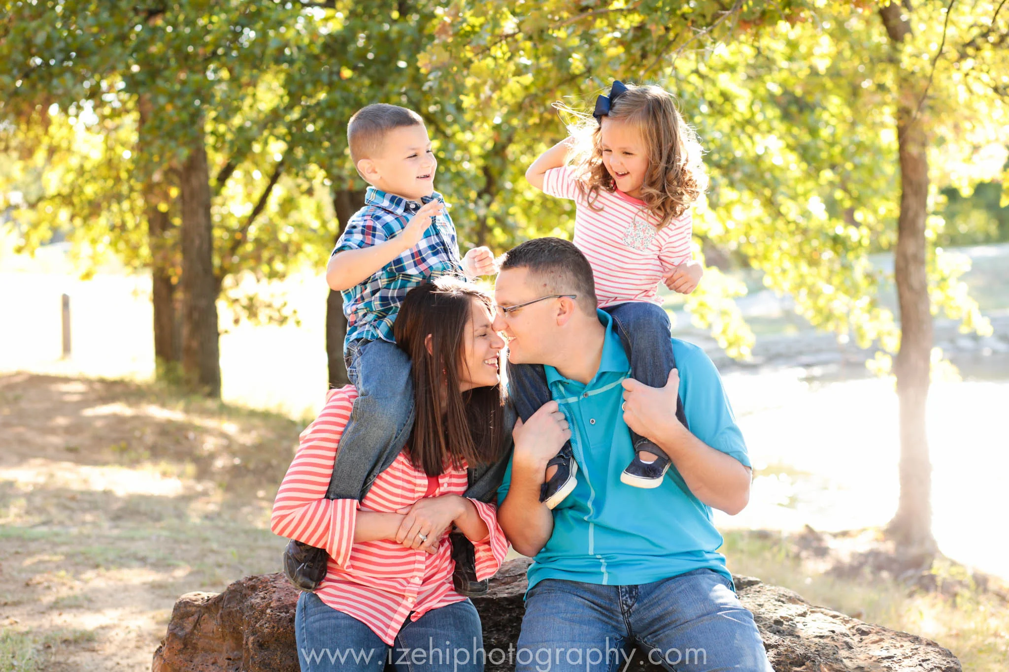 Adorable Outdoor Family Portraits