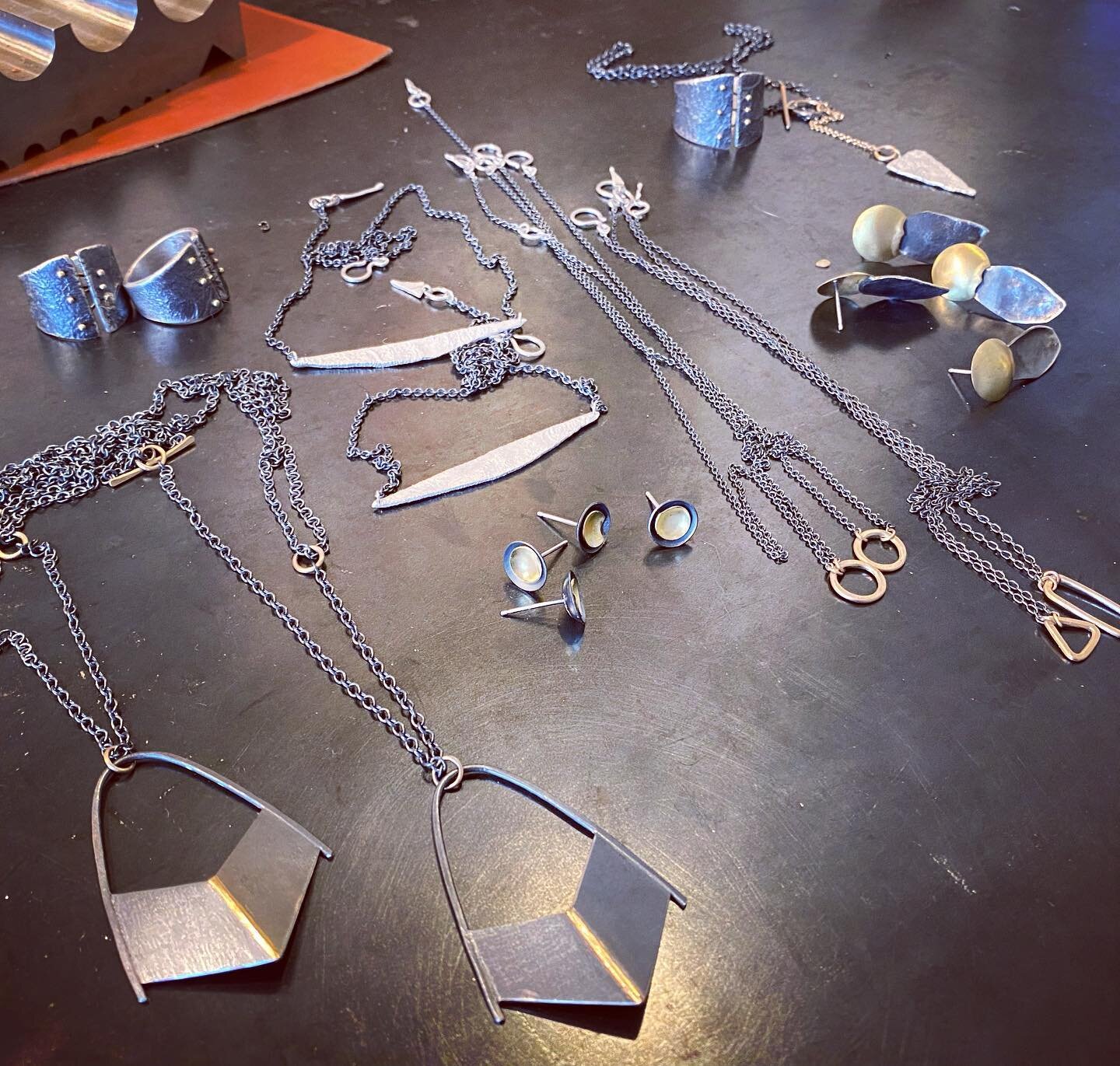 Production time! Last minute odds and ends before heading to the Brookside Art Annual in Kansas City this weekend, Friday through Sunday. Excited to see you all there! Booth #5

#esthermetals #brooksideartannual #handmadejewelry #madeinmontana