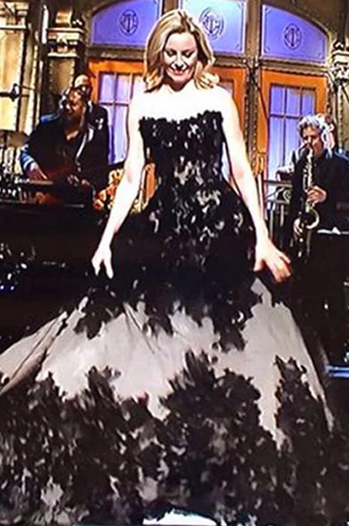 Award-Winning Actress, Start of "The Hunger Games", Elizabeth Banks wears Romona Keveza - Saturday Night Live
