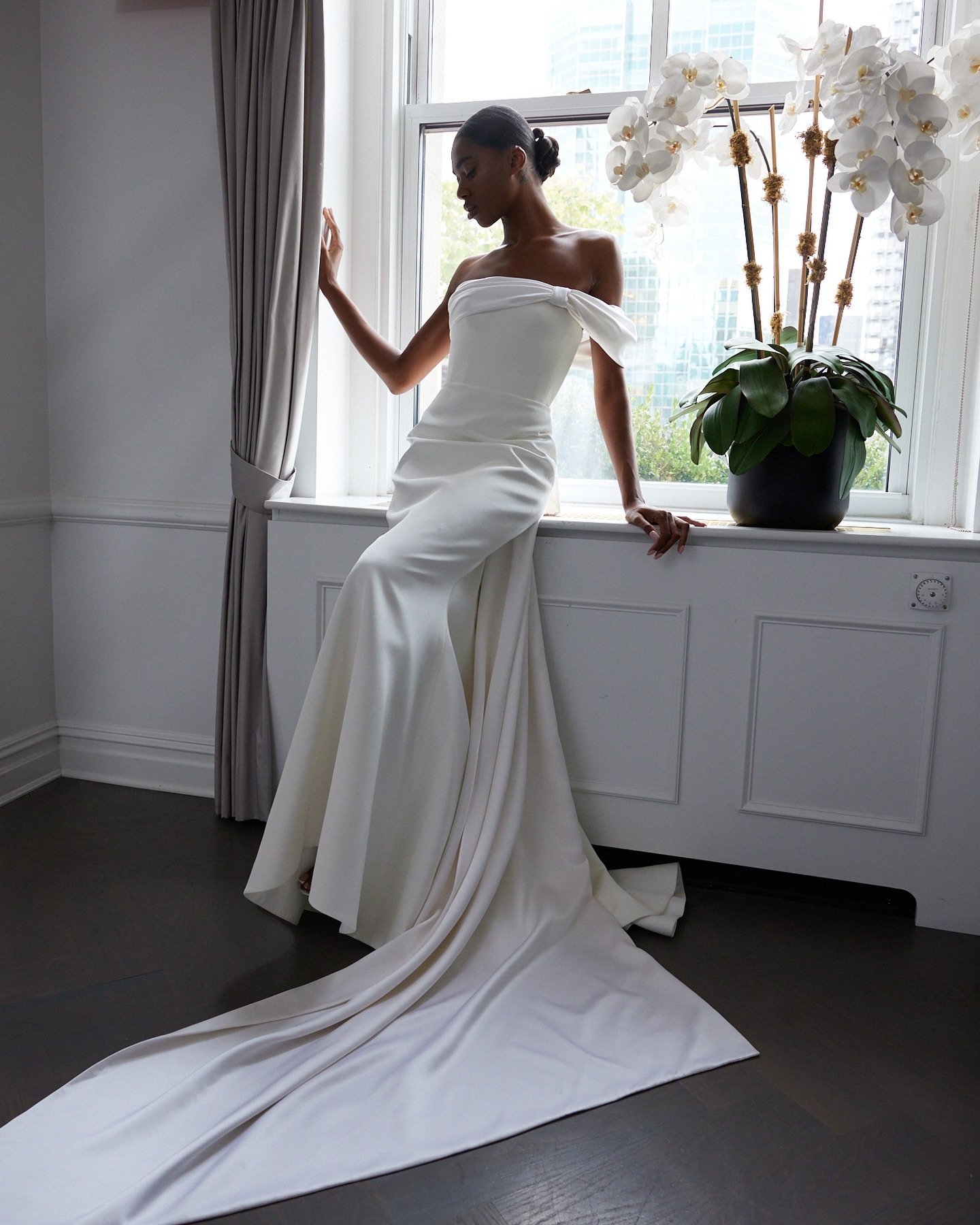 TRUNK SHOW LONG WEEKEND!

Calling all Virginia Brides! The @romonakevezacollection Bridal Fall 2024 event continues this weekend through end of May at @elegancebyroyaoldtown in Old Town Alexandria, VA. 

To Book your appointment call Elegance By Roya