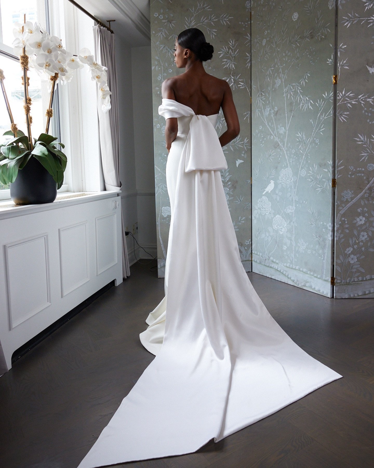 TRUNK SHOW LONG WEEKEND!

Calling all Virginia Brides! The @romonakevezacollection Bridal Fall 2024 event continues this weekend through end of May at @elegancebyroyaoldtown in Old Town Alexandria, VA. 

To Book your appointment call Elegance By Roya