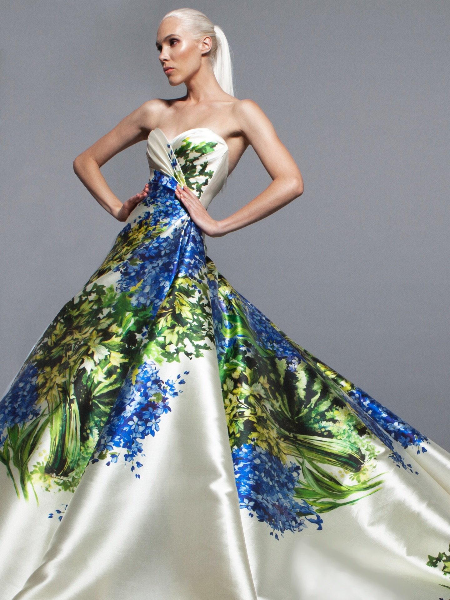 HELLO JUNE! 🌻🌺🌹🌸

Summer begins in full bloom. A season of grace, captured in every stitch of ROMONA KEVEŽA&rsquo;s floral couture.

#RomonaKeveza #JuneElegance #june #floral #luxuryfashion #floralgown #floraldress #blooms