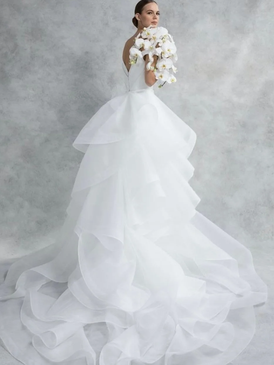 ROMONA DOES ROMANCE IN A MODERN WAY  If you like this unique ballgown look, wait until you see the matching cascading veil! No one does it like Romona does.❤️
#romonakevezabridal #romantic #couturebride