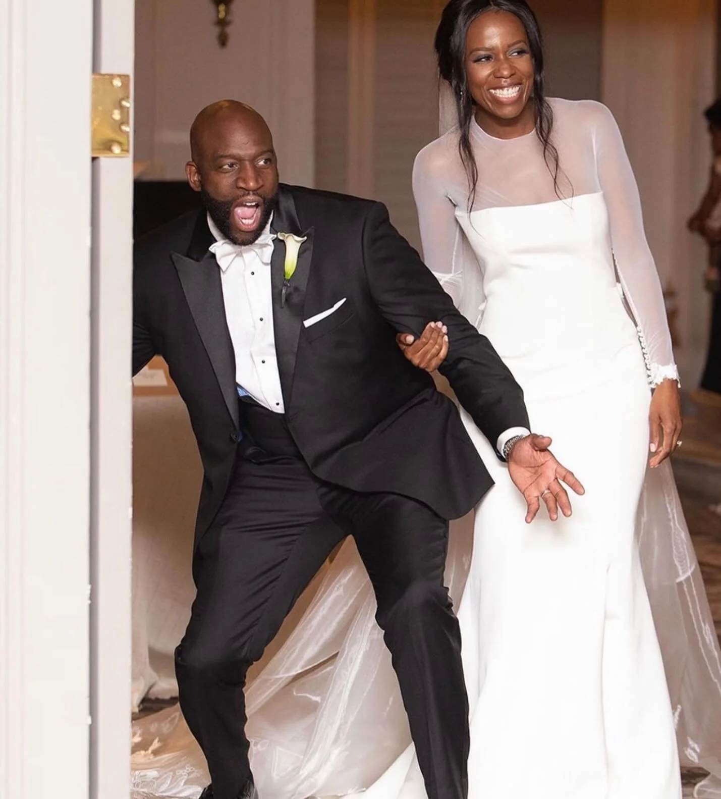 I&rsquo;m Married to a Beauty!
#romonakevezabridal #romonakeveza #romonakevezacollection #elizabethjohnscouture