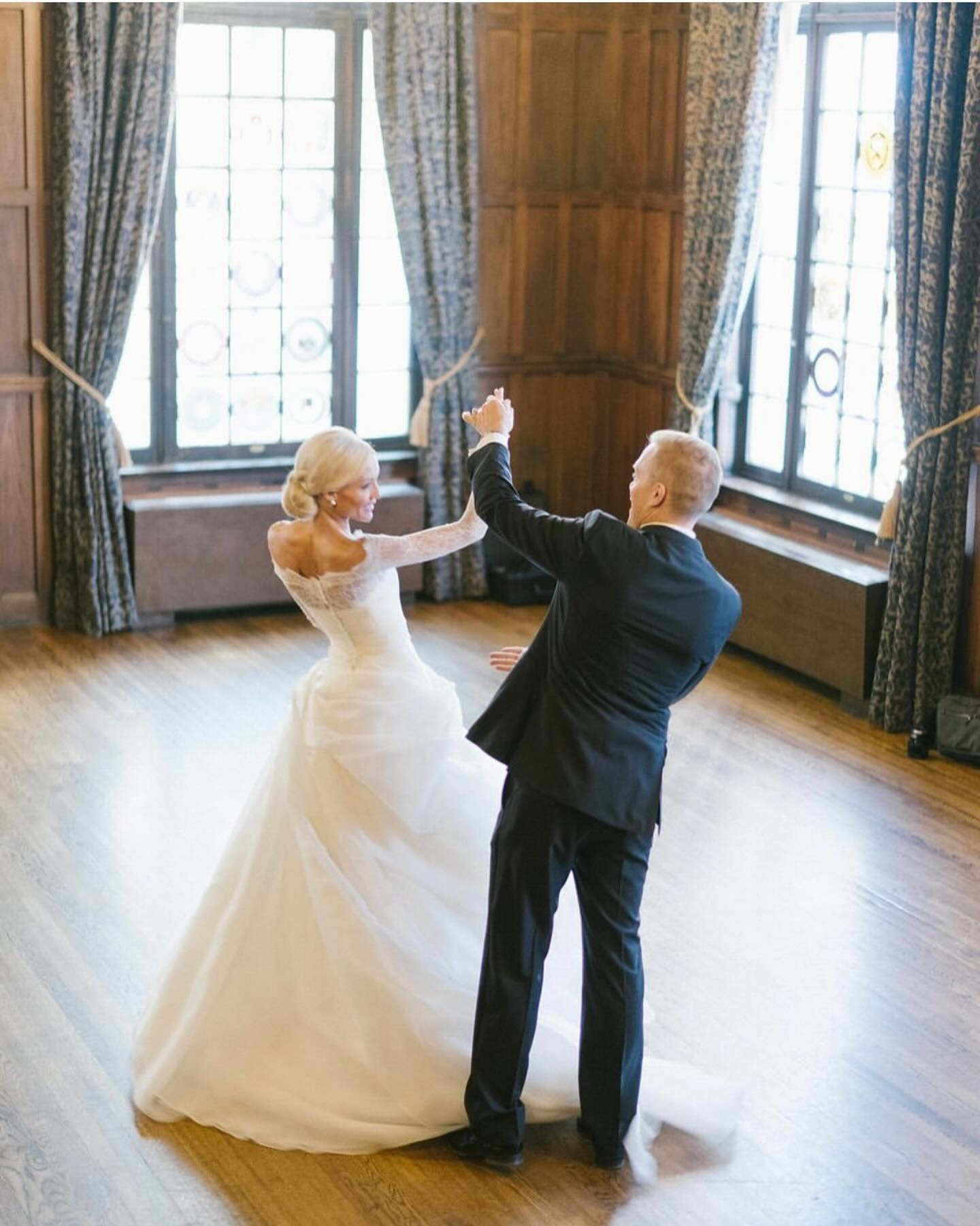 Ballroom Beauty 
For more information on this gown please email 
Info@romonakeveza.com