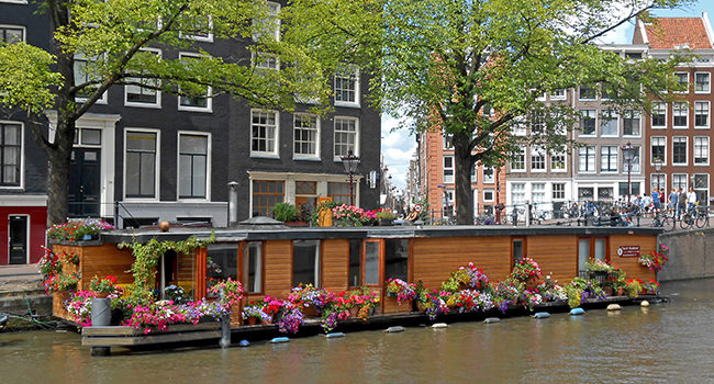 roland-canal-houseboat.jpg