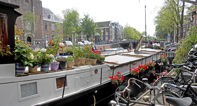 roland-houseboat-canal.jpg