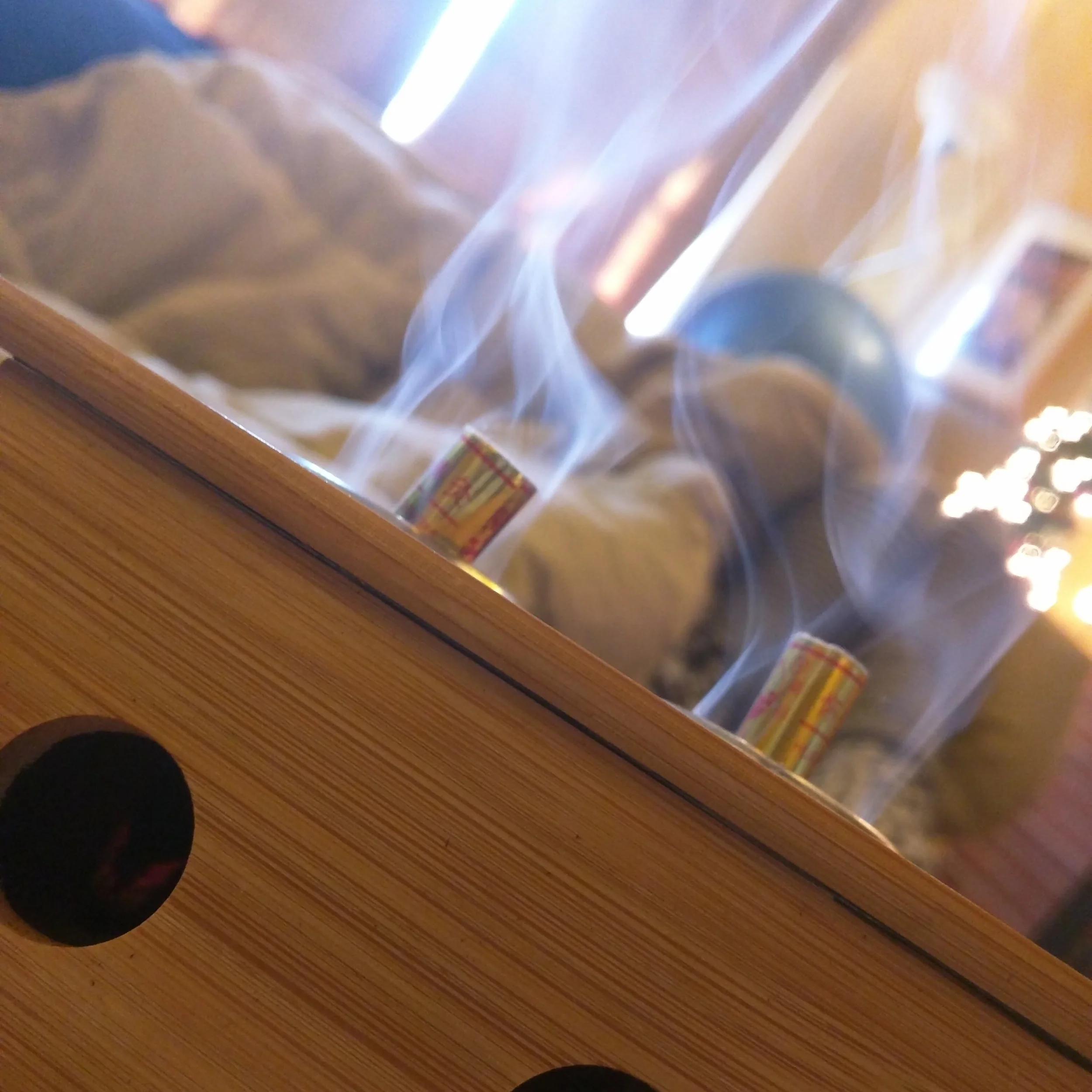 I use a special moxa box to hold sticks of burning herb over painful areas