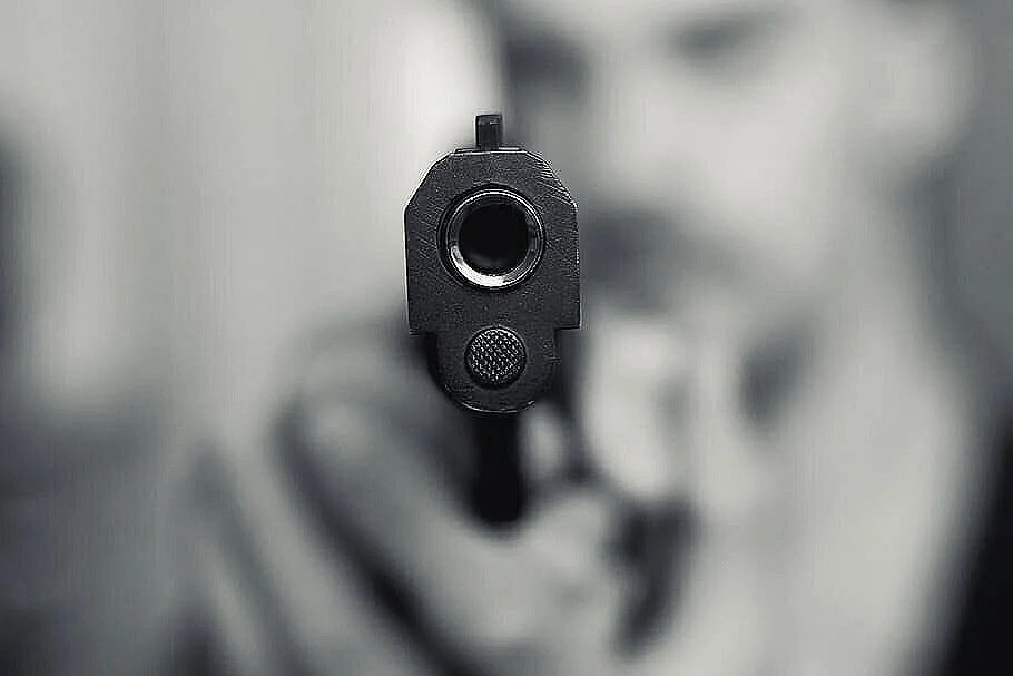 man+with+gun.jpg