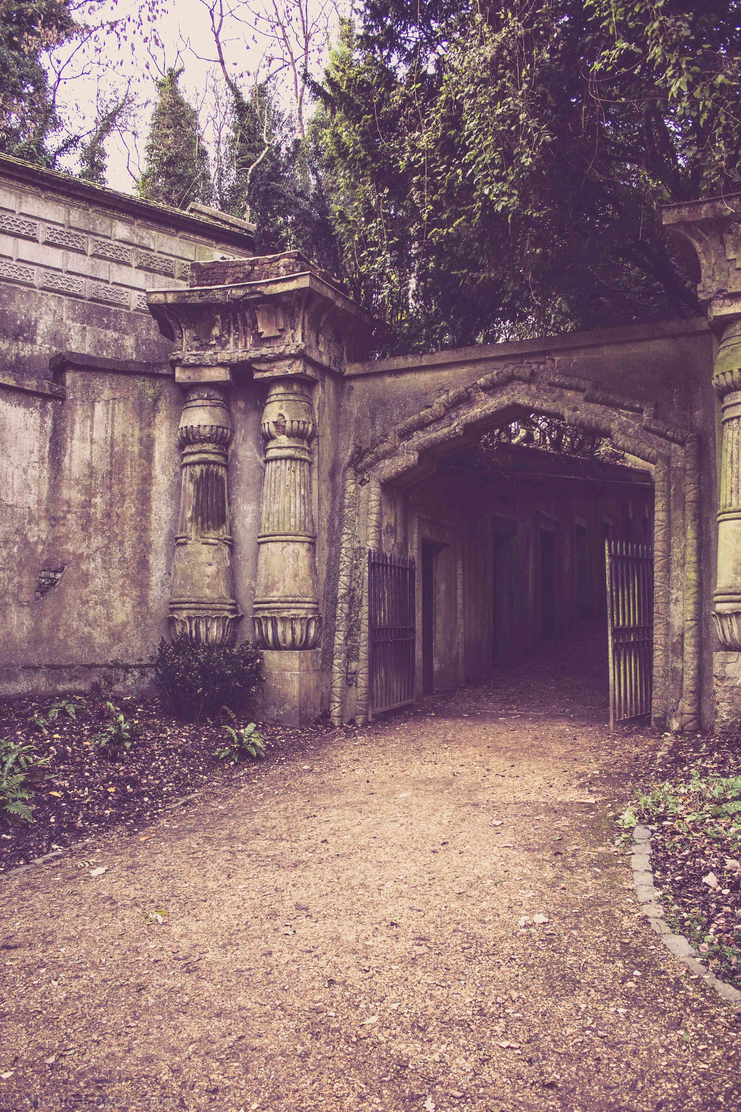 Highgate Cemetry-14.jpg