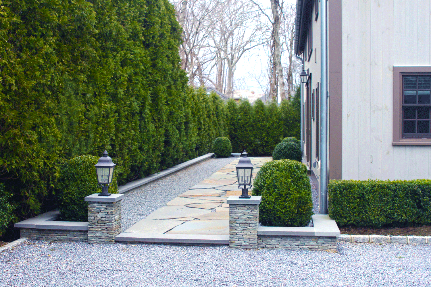 east-hampton-hedge-bluestone-walkway.png