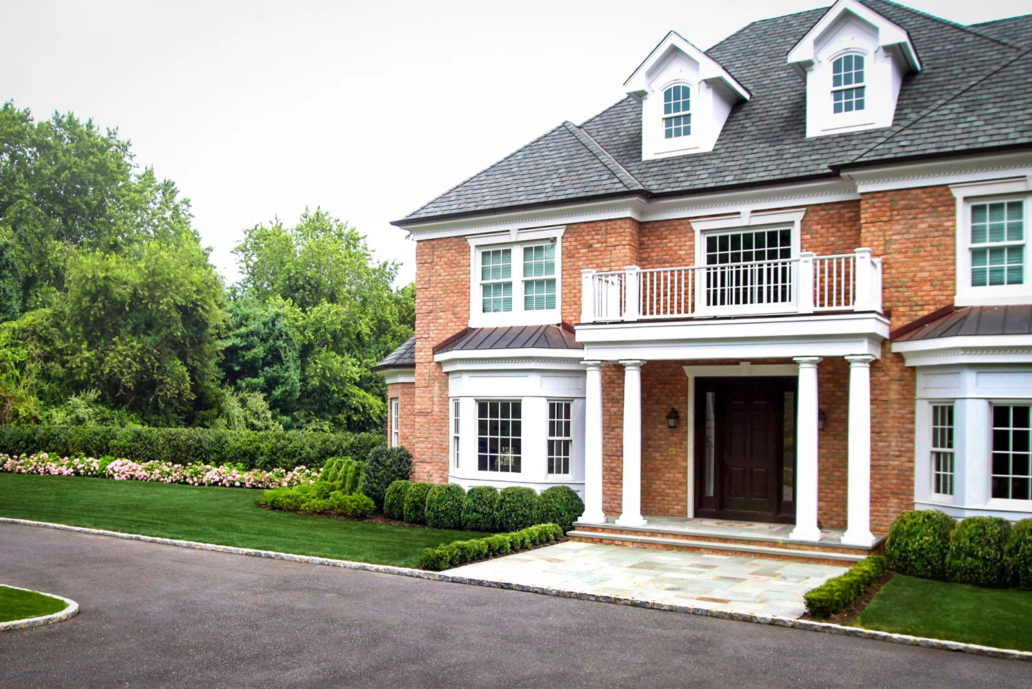laurel-hollow_landscape-design_long-island_ny_garden_hedge_li_spring_planting_expert_best_reviews_designer_near_me.jpg