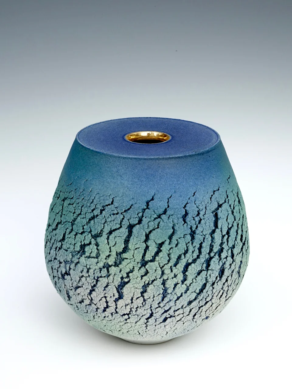 Pot ‘Hallucinating Blue’