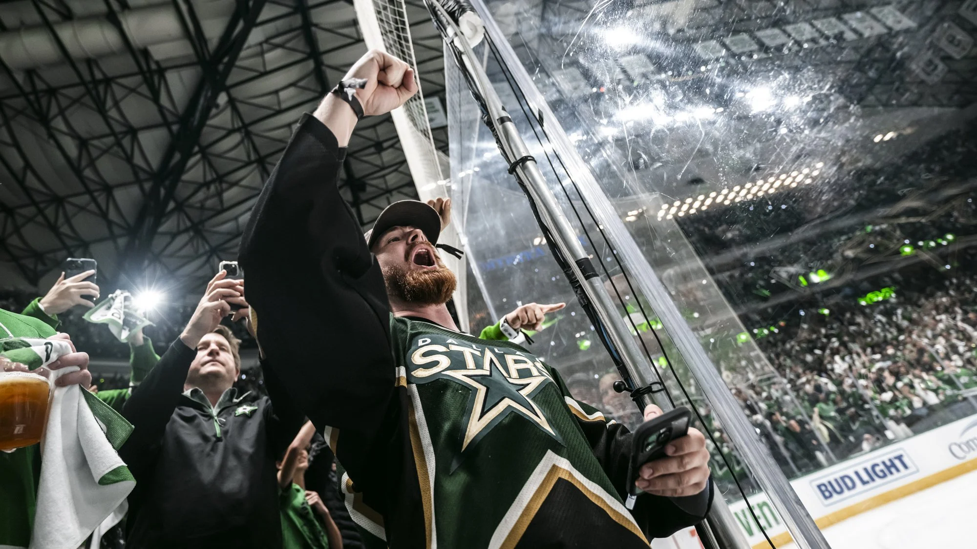 04212026_STARS_WILD_RD1_GM2_FANS-0080.jpg