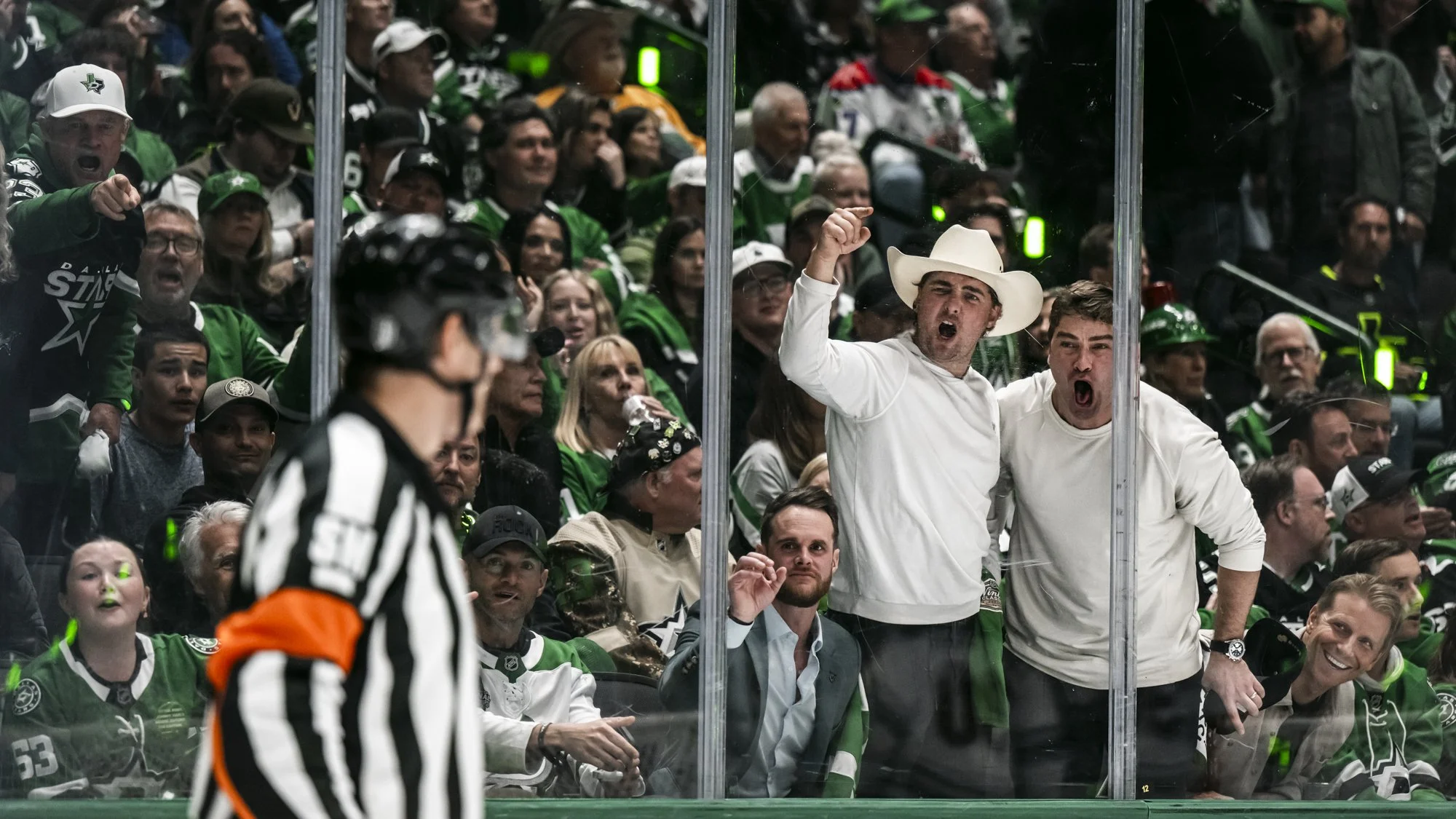 04212026_STARS_WILD_RD1_GM2_FANS-0177.jpg