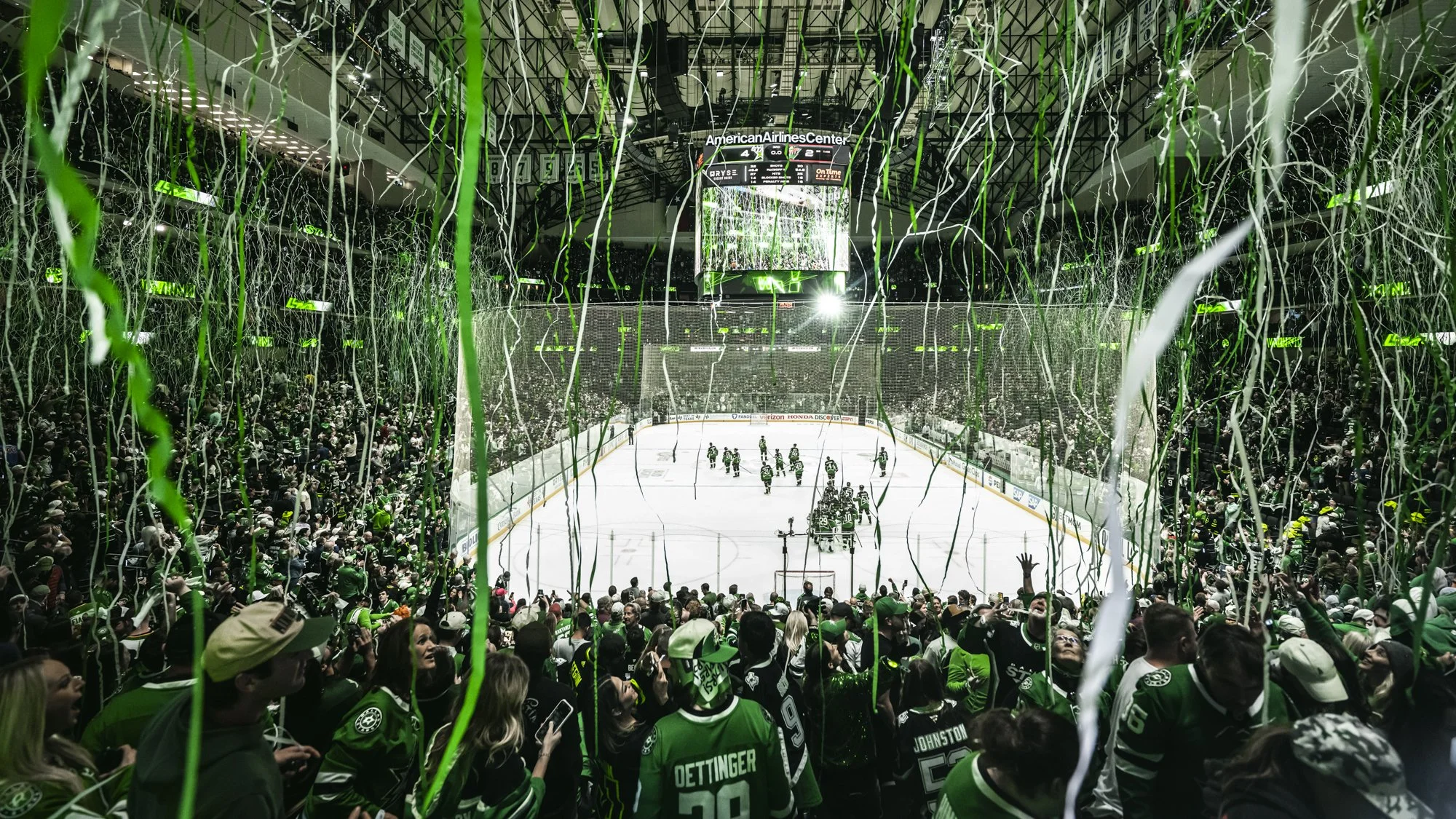 04212026_STARS_WILD_RD1_GM2_FANS-0193.jpg