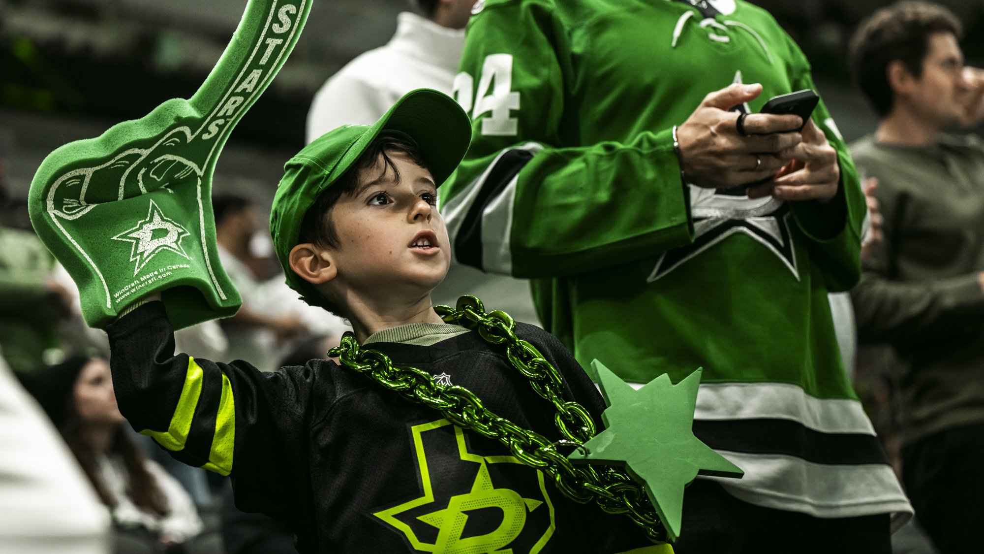 10042025_STARS_AVS_FANS-0226.jpg