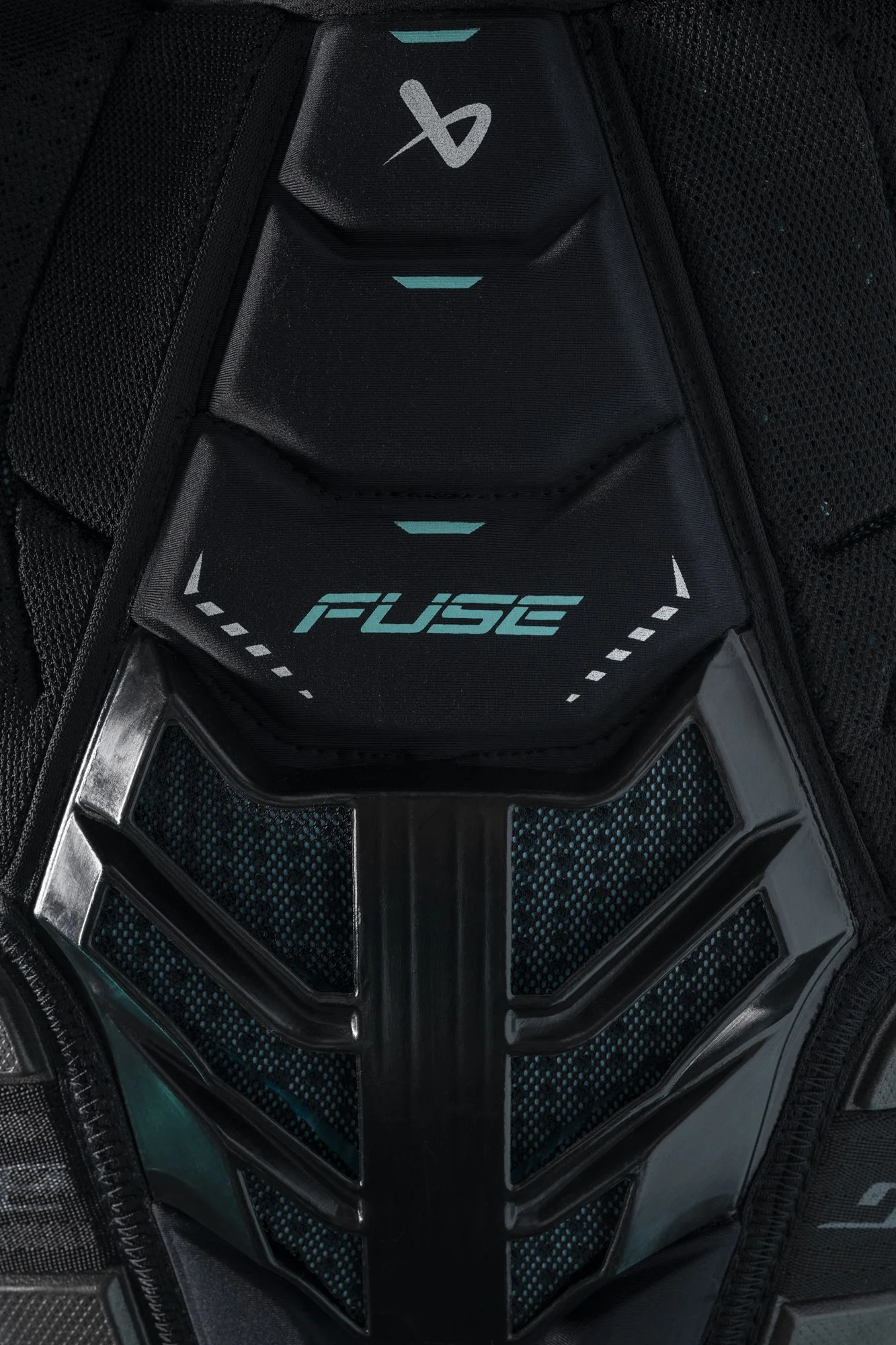 BTH26_PROTECTIVE_SHOULDER_SUPREME_FUSE-0006-Edit.jpg