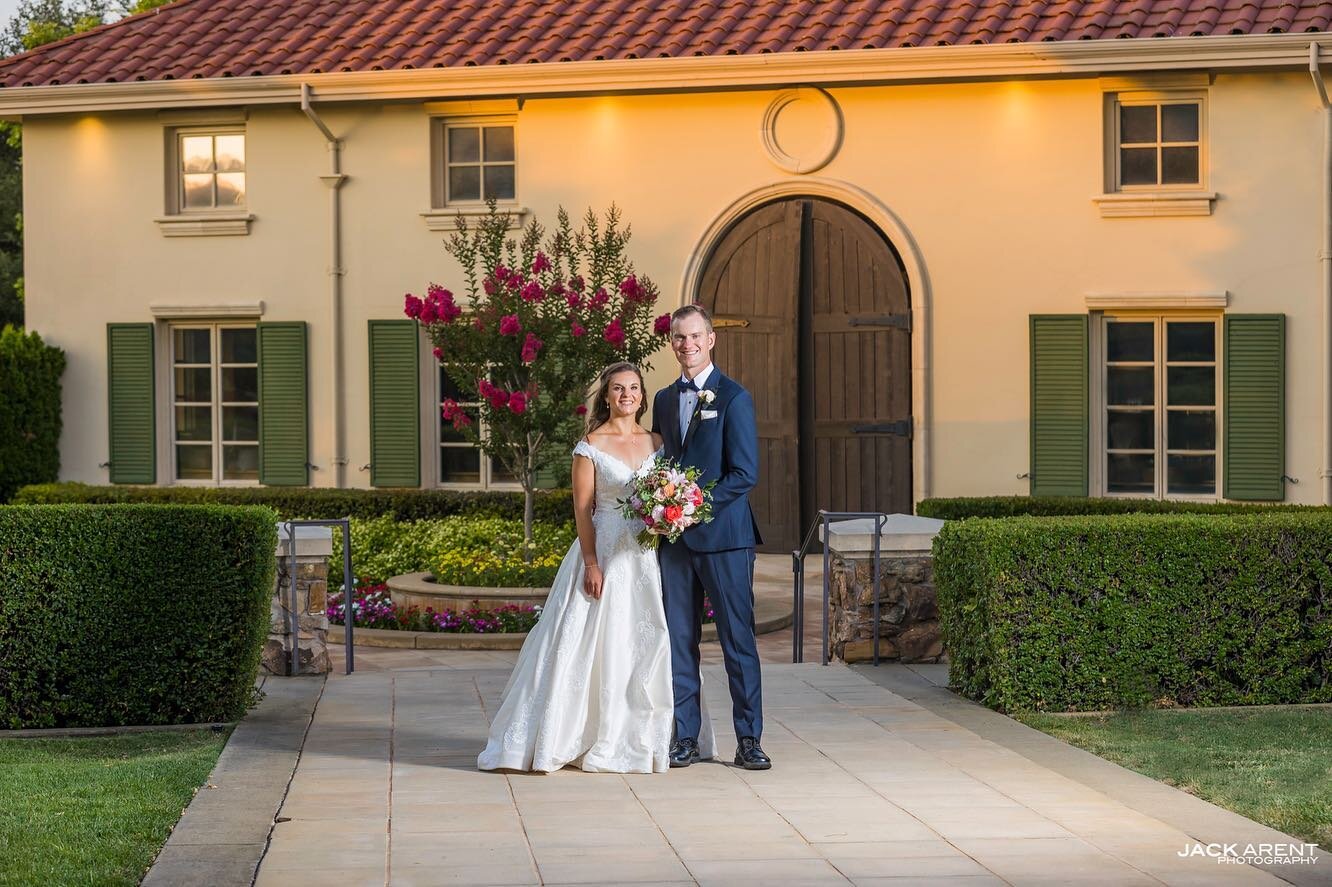 Which is your favorite? 
1) strobe lit portrait.  Or. 2) natural light portrait? #offcameraflash &amp; #naturallightphotography 

.
.
.
.
#nba #warriors #wedding #photographer #sanfrancisco #california #bayarea #bayareaweddingphotographer #weddingpho