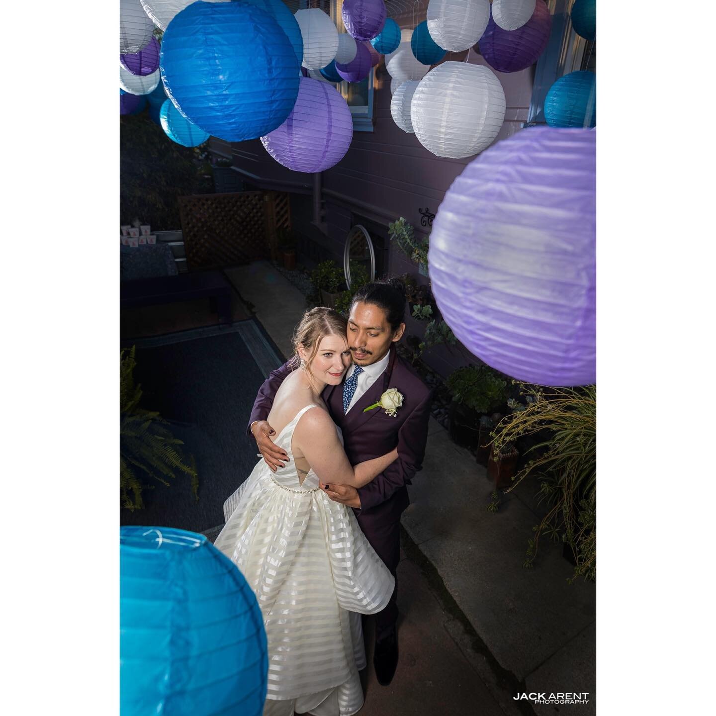 Aaron &amp; Sara in the A-Town, &amp; in the #backyard Another wedding #covid couldn&rsquo;t stop.  #offcameraflash #alameda #california #chineselanterns 

.
.
.
.
#nba #warriors #wedding #photographer #bayarea #bayareaweddingphotographer #weddingpho