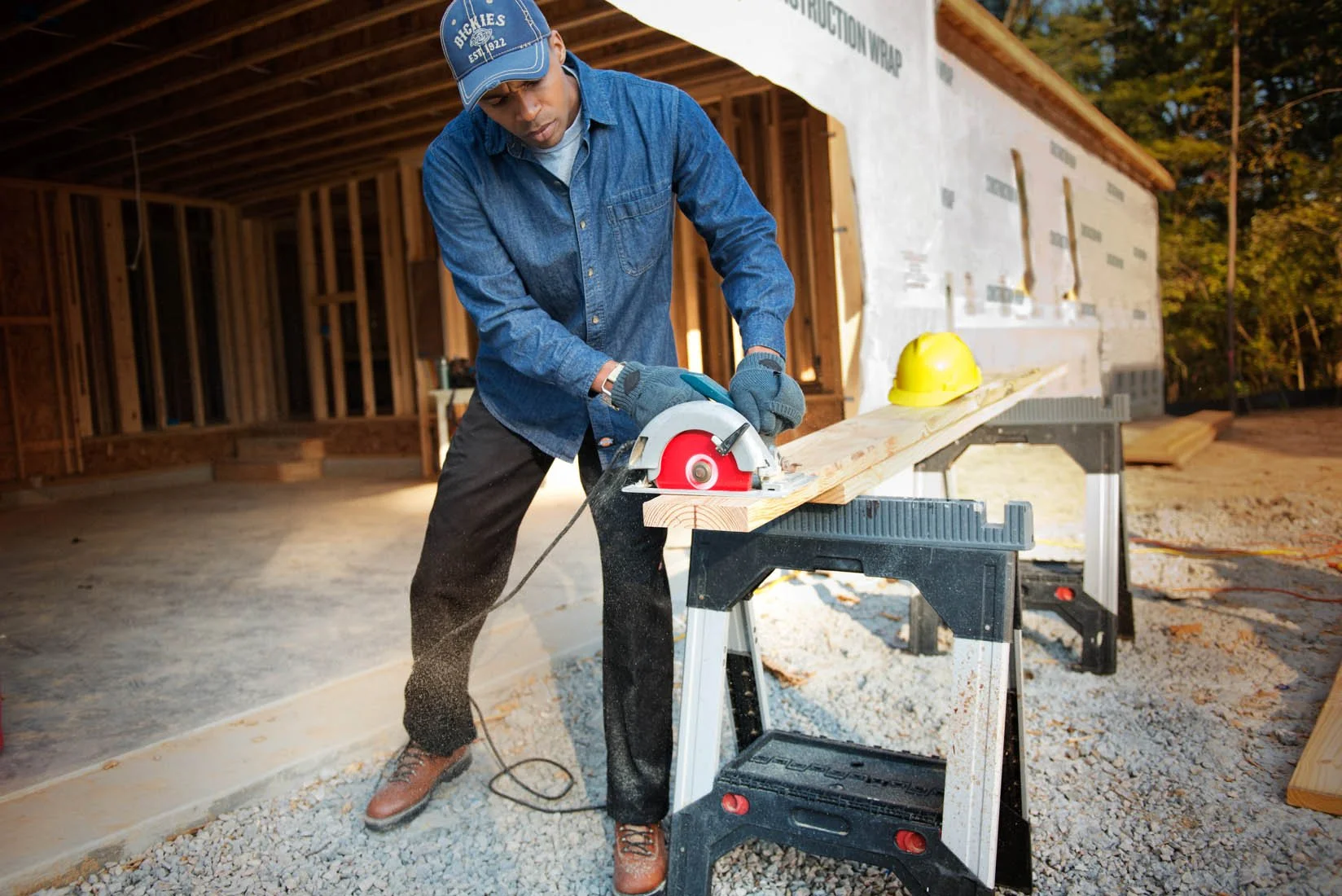 SawingLumber_0065_Final.jpg