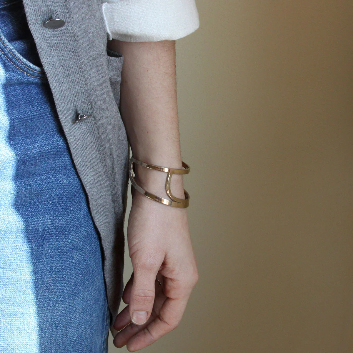 ss19 209 cuff_person.jpg