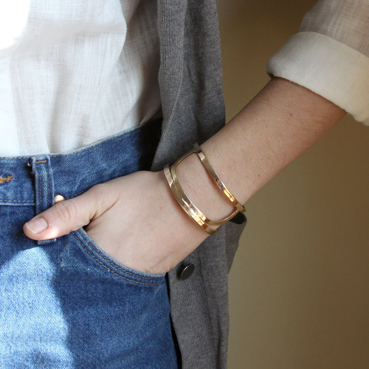 ss19 209 cuff person.jpg
